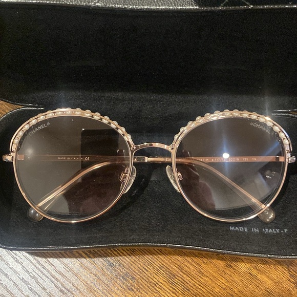 Authentic Brand new Round chanel sunglasses w/ metal & imitation pearls frame. - Picture 2 of 13